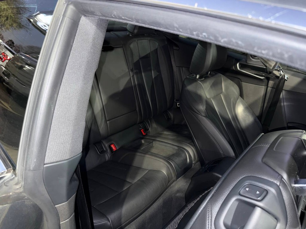 Audi A5 Coupe Vehicle Full-screen Gallery Image 14