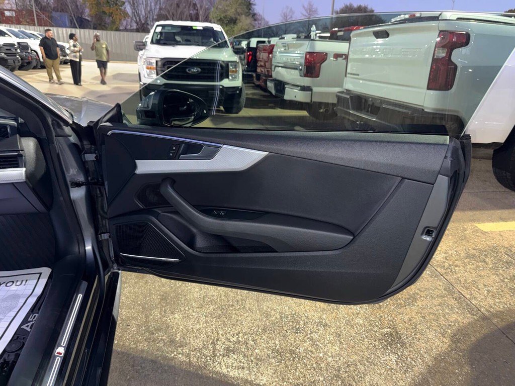 Audi A5 Coupe Vehicle Full-screen Gallery Image 16