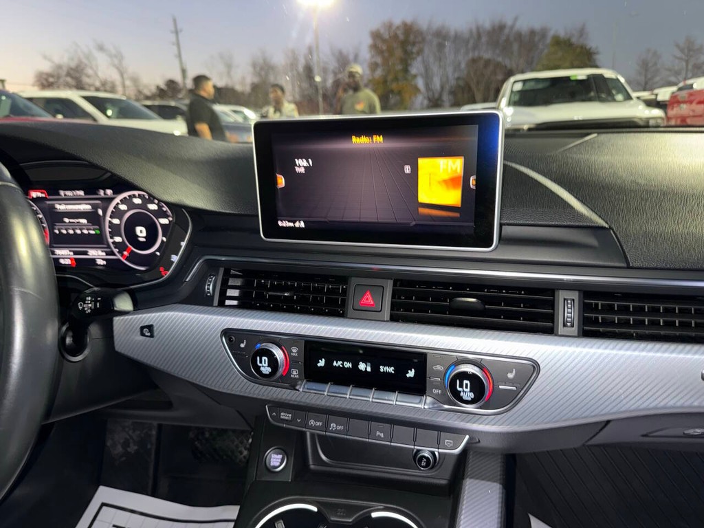 Audi A5 Coupe Vehicle Full-screen Gallery Image 22