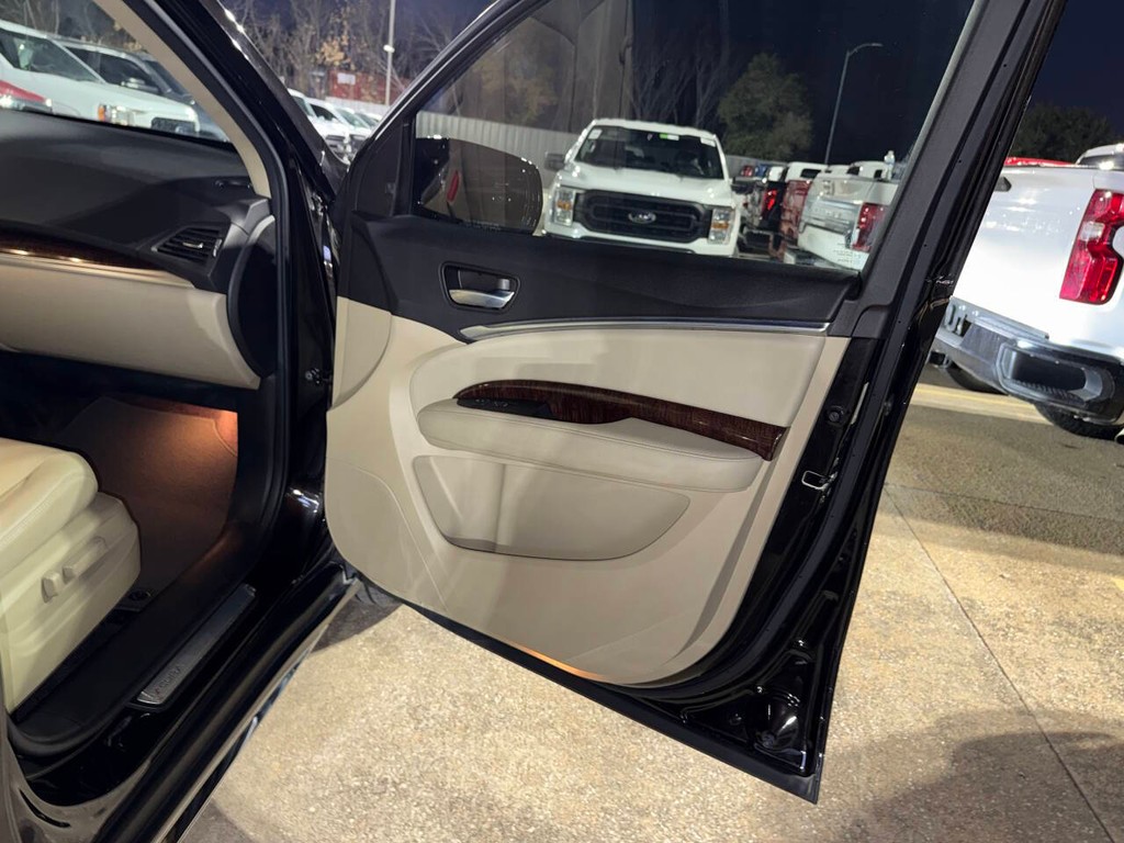 Acura MDX Vehicle Full-screen Gallery Image 11