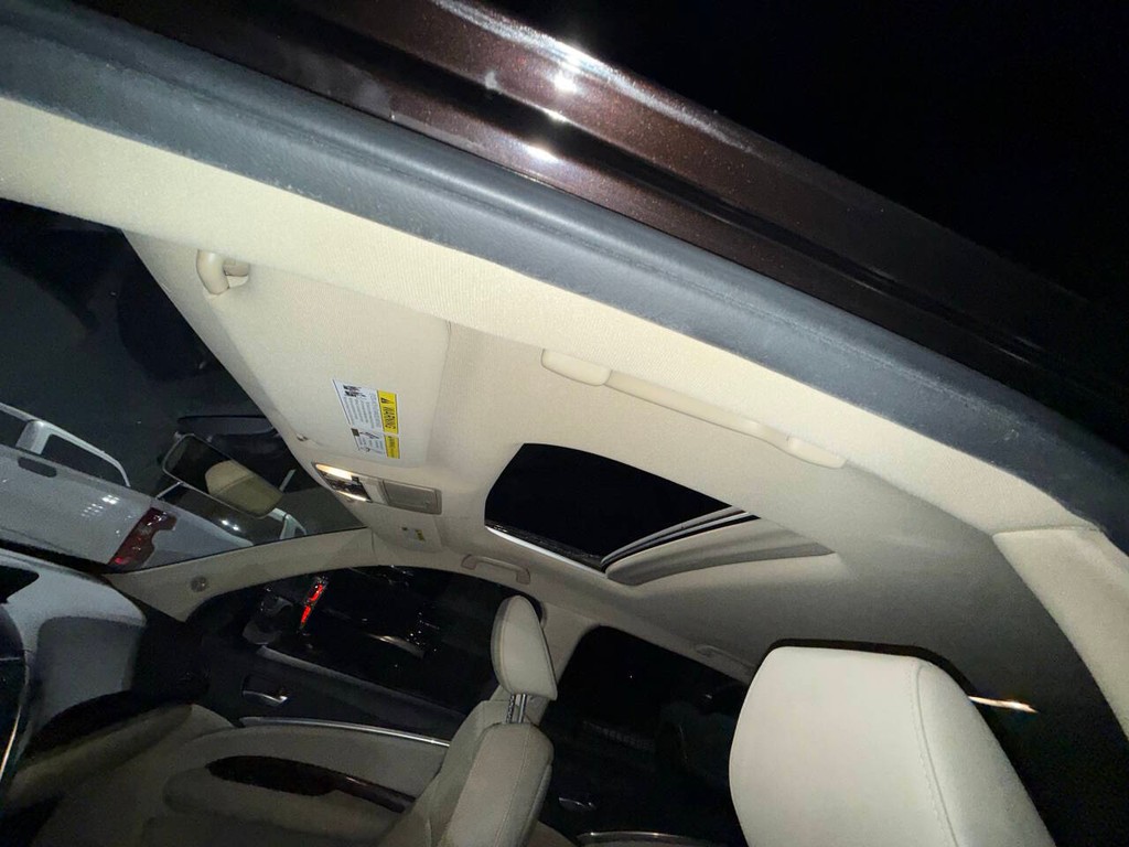 Acura MDX Vehicle Full-screen Gallery Image 29