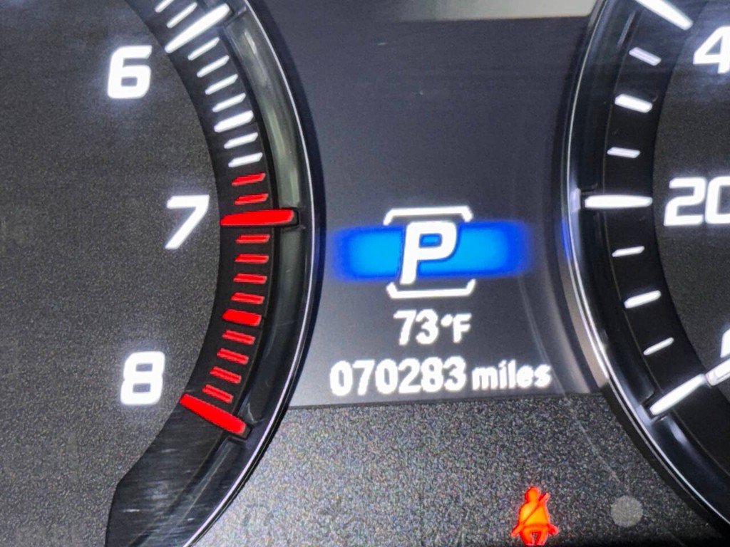 Acura MDX Vehicle Full-screen Gallery Image 31