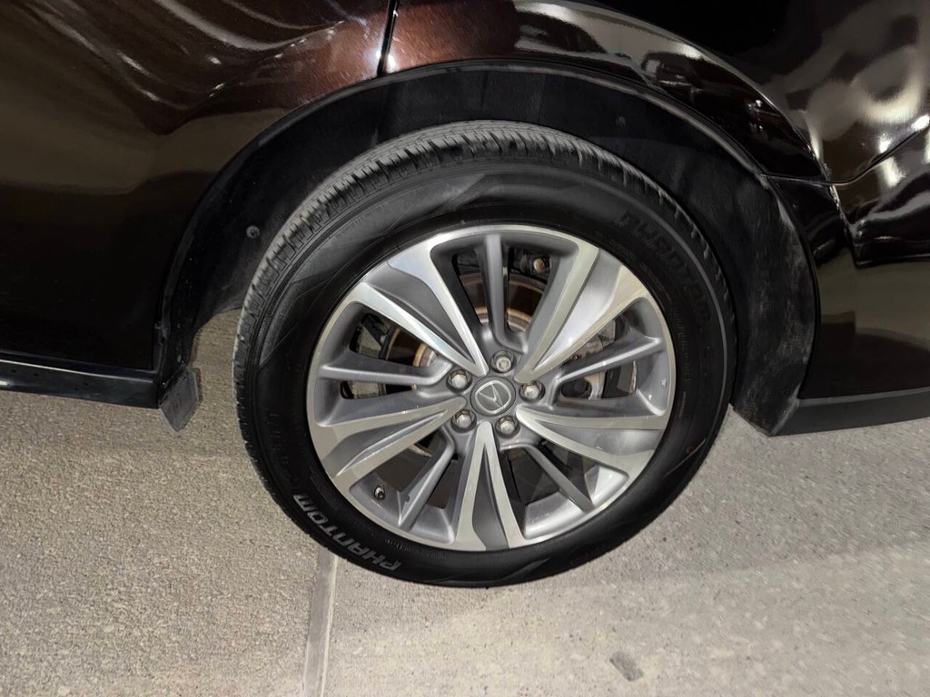 Acura MDX Vehicle Full-screen Gallery Image 34