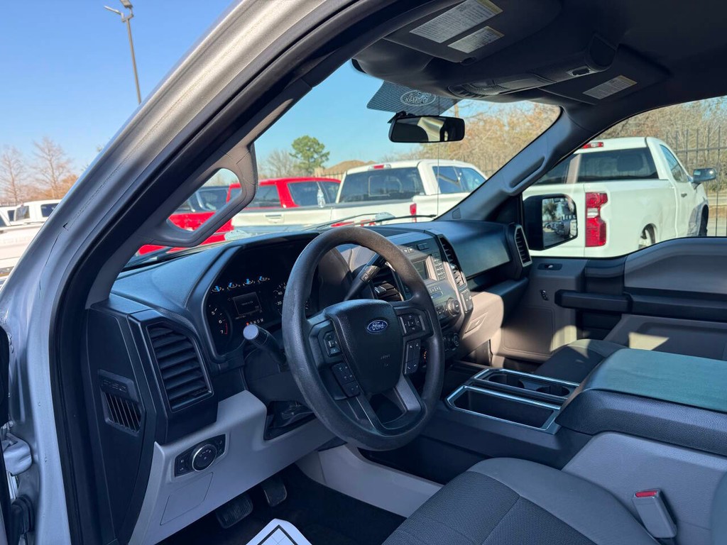 Ford F-150 Vehicle Full-screen Gallery Image 06