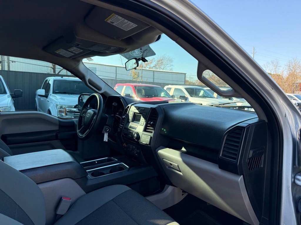 Ford F-150 Vehicle Full-screen Gallery Image 09