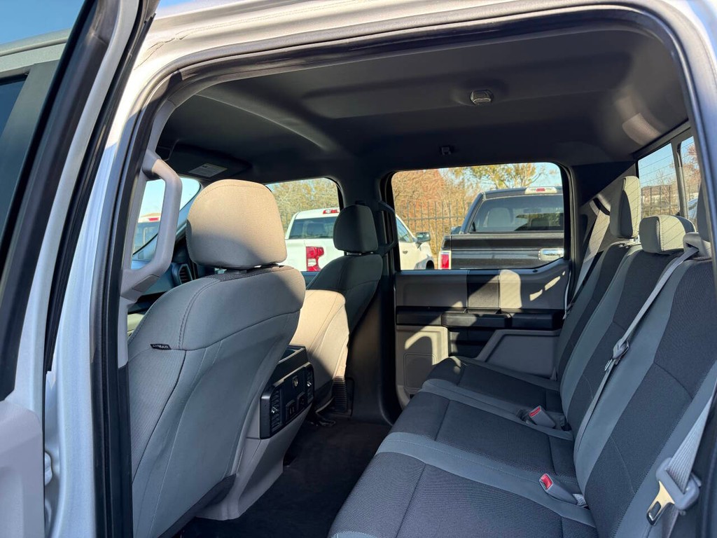 Ford F-150 Vehicle Full-screen Gallery Image 12