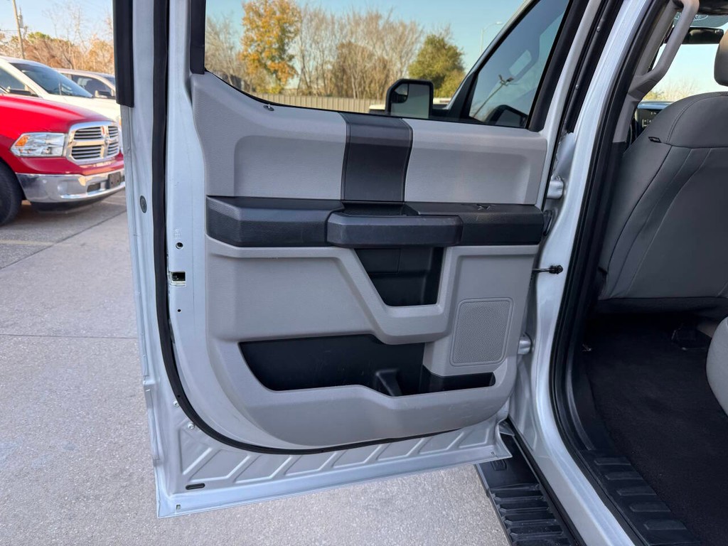 Ford F-150 Vehicle Full-screen Gallery Image 14