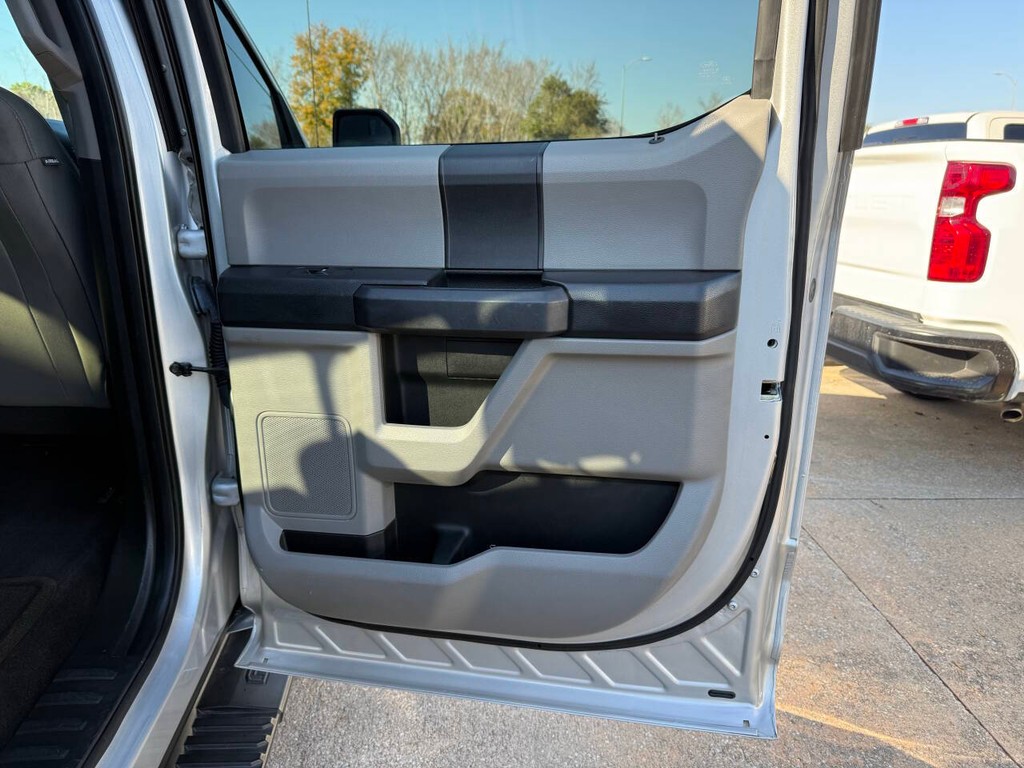 Ford F-150 Vehicle Full-screen Gallery Image 16