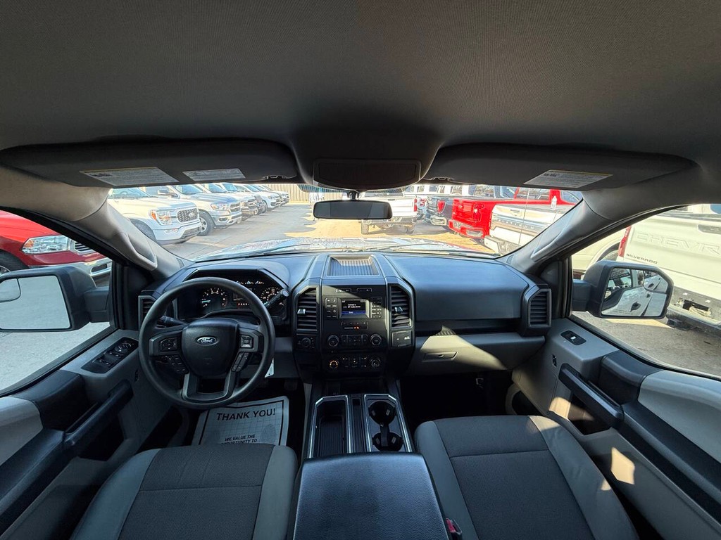 Ford F-150 Vehicle Full-screen Gallery Image 18