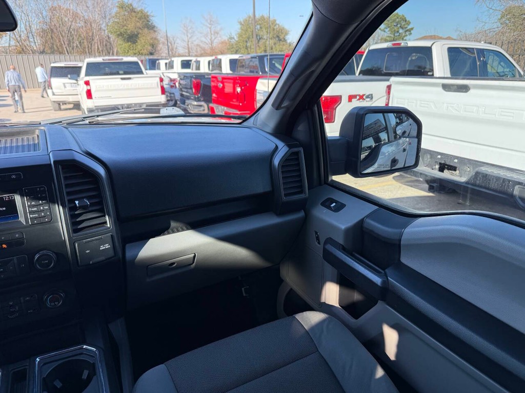 Ford F-150 Vehicle Full-screen Gallery Image 20