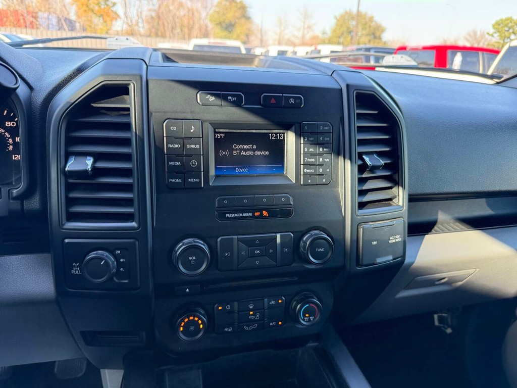 Ford F-150 Vehicle Full-screen Gallery Image 24