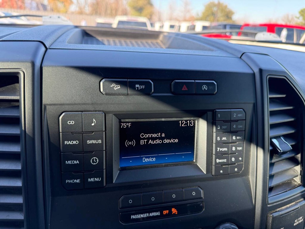 Ford F-150 Vehicle Full-screen Gallery Image 25