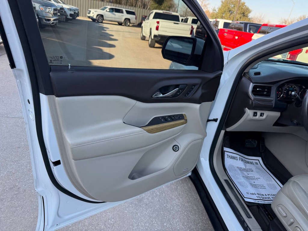 GMC Acadia Vehicle Full-screen Gallery Image 08