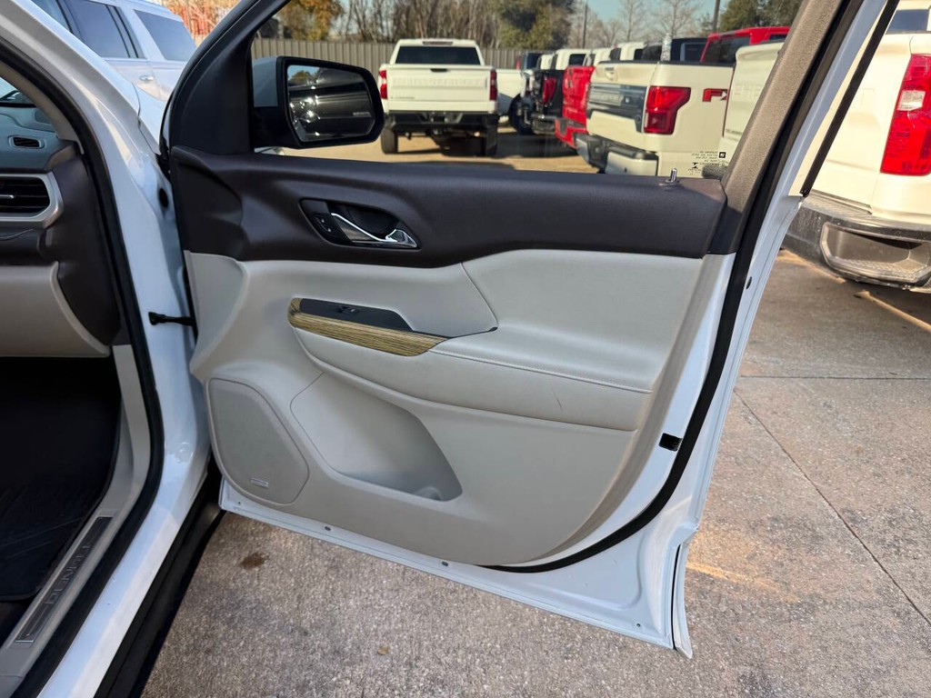 GMC Acadia Vehicle Full-screen Gallery Image 11