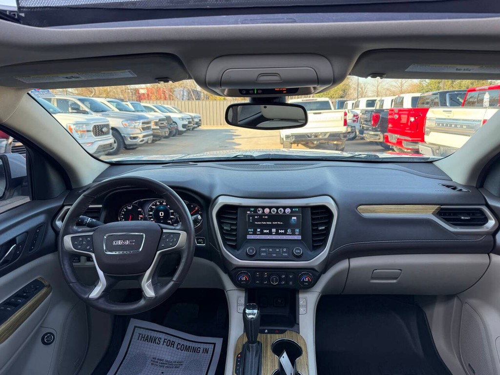 GMC Acadia Vehicle Full-screen Gallery Image 19