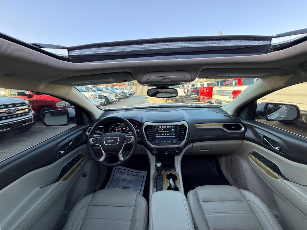 GMC Acadia Vehicle Full-screen Gallery Image 20