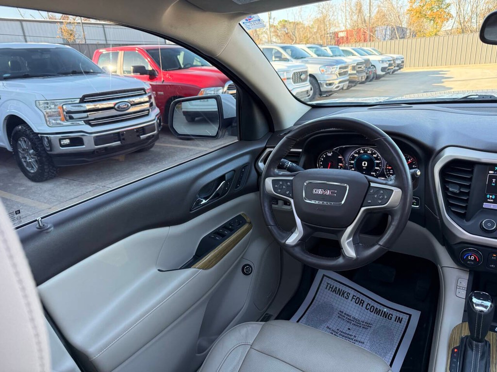 GMC Acadia Vehicle Full-screen Gallery Image 21