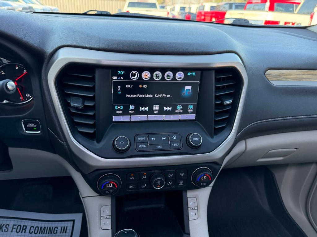 GMC Acadia Vehicle Full-screen Gallery Image 26