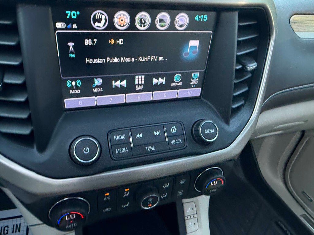 GMC Acadia Vehicle Full-screen Gallery Image 27