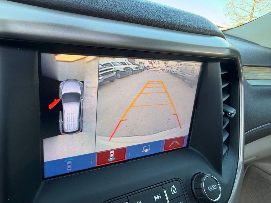 GMC Acadia Vehicle Full-screen Gallery Image 28