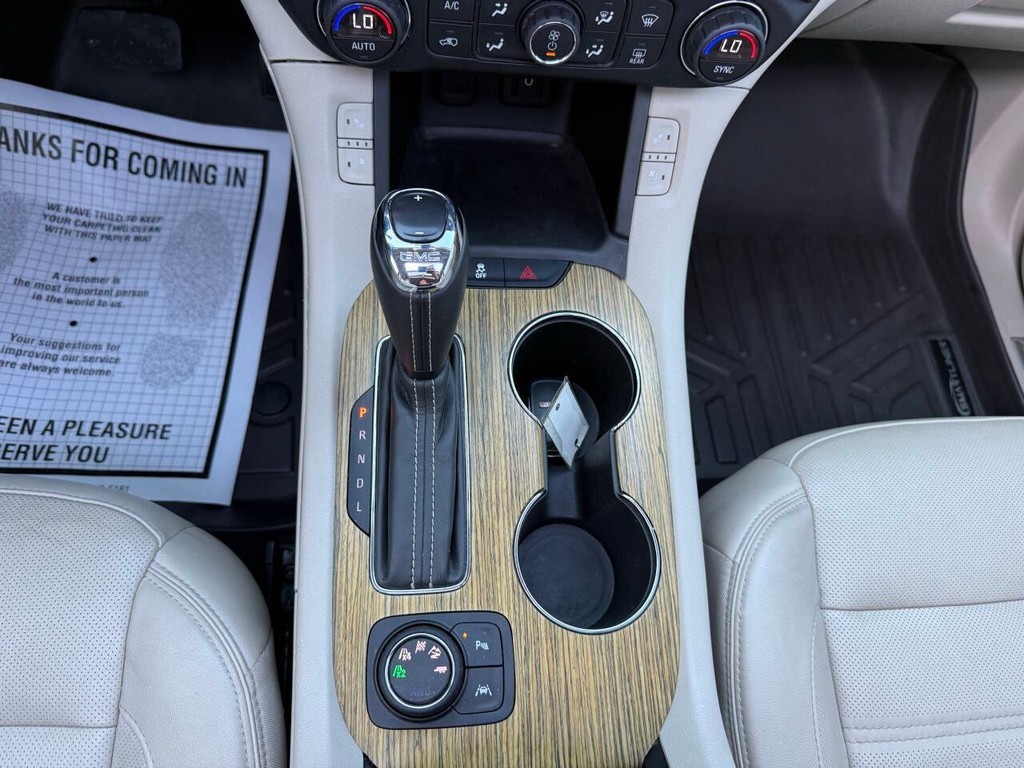 GMC Acadia Vehicle Full-screen Gallery Image 32