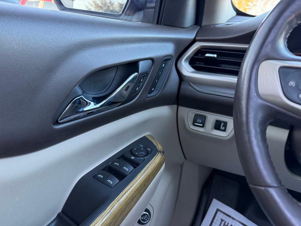 GMC Acadia Vehicle Full-screen Gallery Image 33