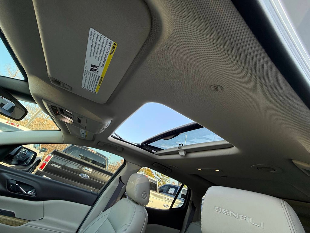 GMC Acadia Vehicle Full-screen Gallery Image 34