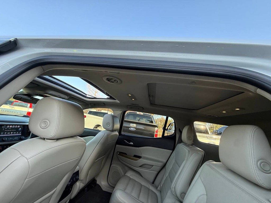 GMC Acadia Vehicle Full-screen Gallery Image 35