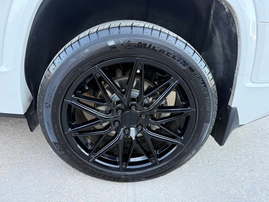 GMC Acadia Vehicle Full-screen Gallery Image 39