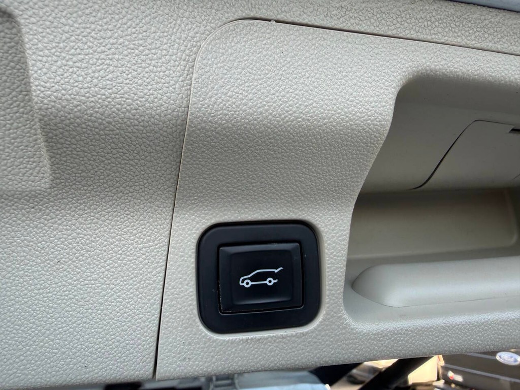 GMC Acadia Vehicle Full-screen Gallery Image 41