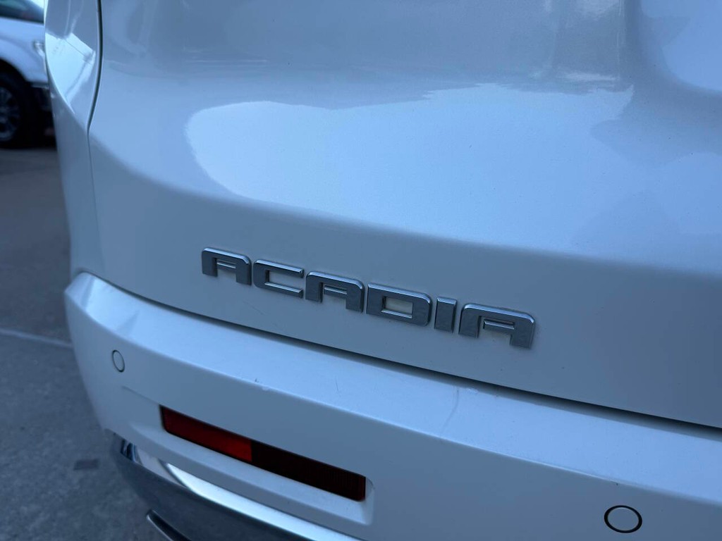 GMC Acadia Vehicle Full-screen Gallery Image 43