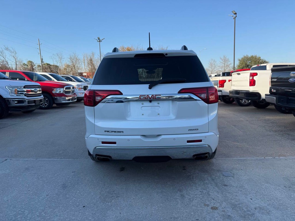 GMC Acadia Vehicle Full-screen Gallery Image 45