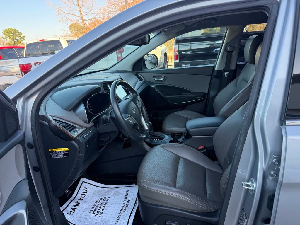 Hyundai Santa Fe Vehicle Full-screen Gallery Image 07