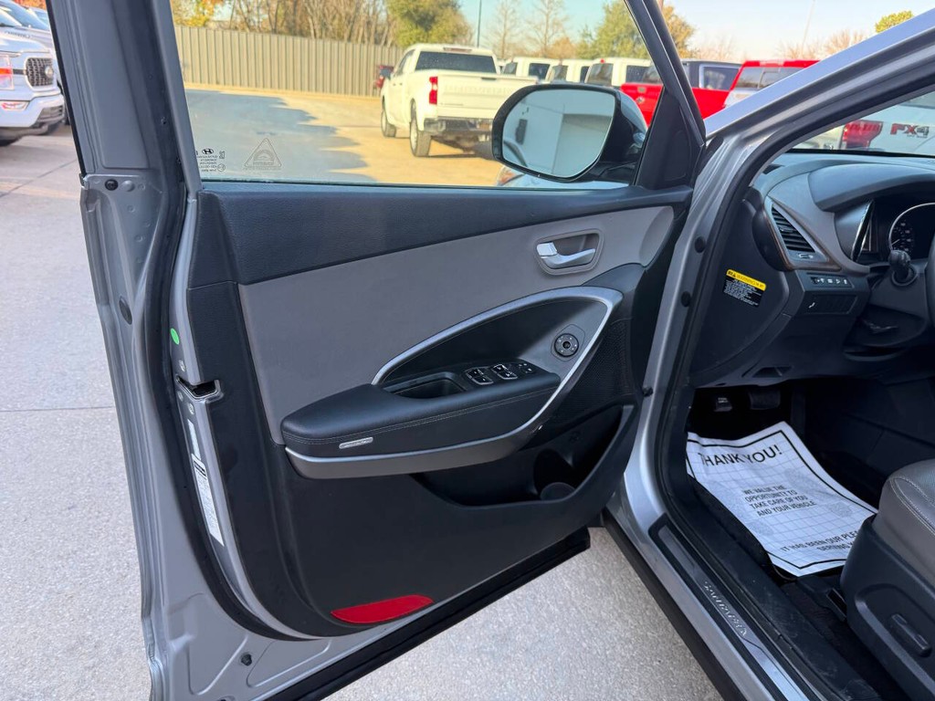 Hyundai Santa Fe Vehicle Full-screen Gallery Image 08