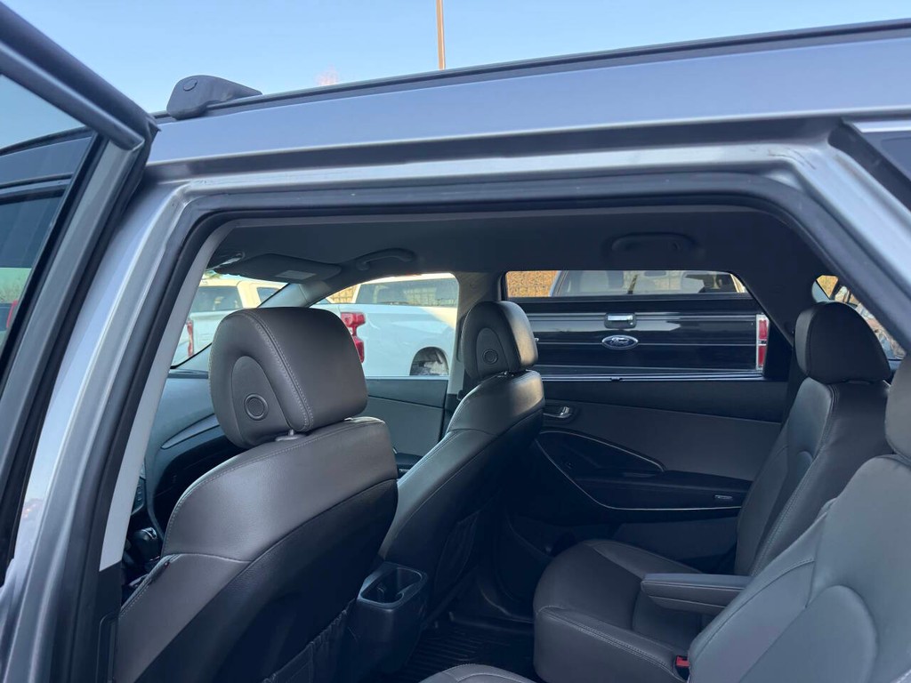 Hyundai Santa Fe Vehicle Full-screen Gallery Image 12