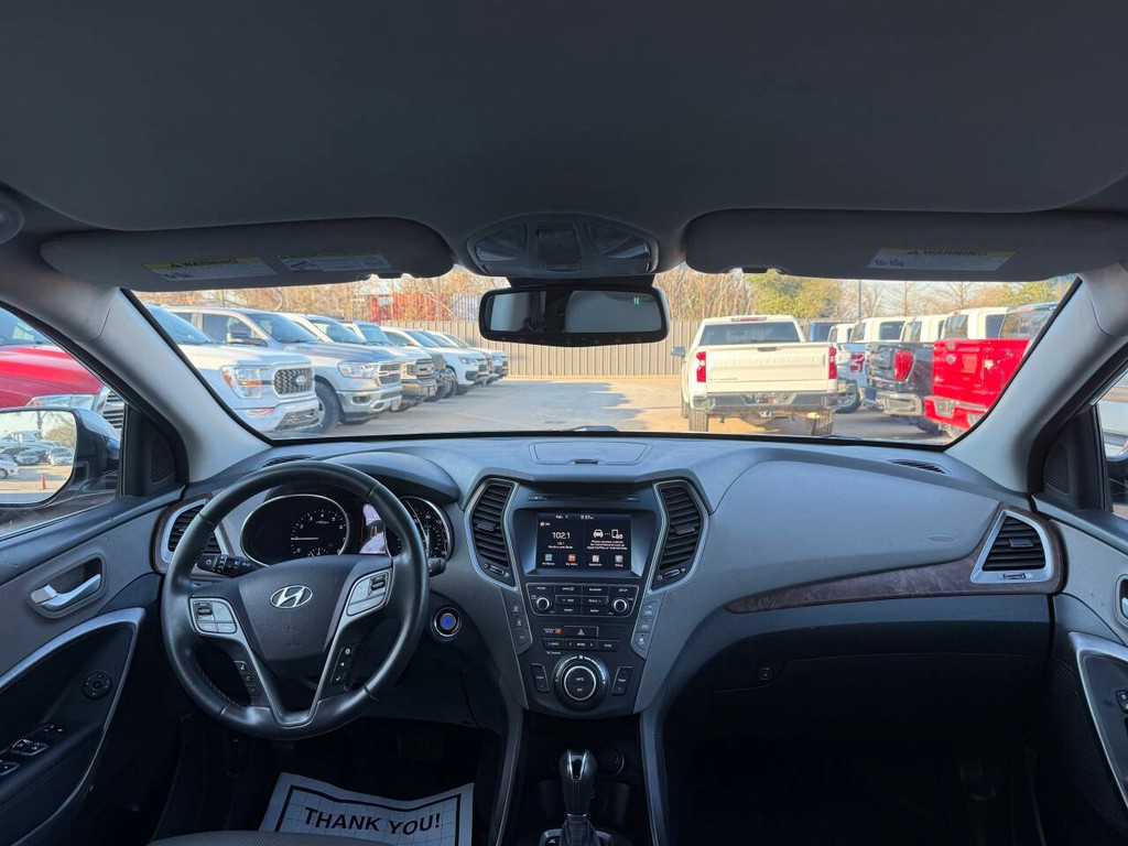 Hyundai Santa Fe Vehicle Full-screen Gallery Image 19