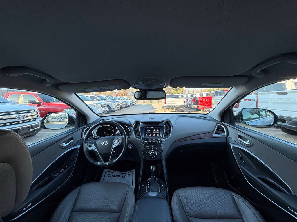 Hyundai Santa Fe Vehicle Full-screen Gallery Image 20