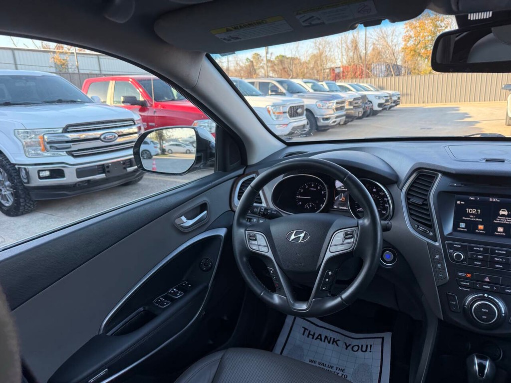 Hyundai Santa Fe Vehicle Full-screen Gallery Image 21