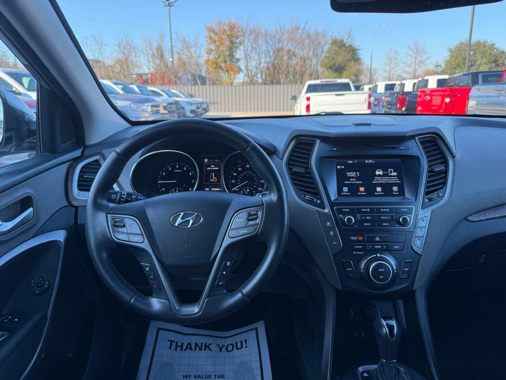 Hyundai Santa Fe Vehicle Full-screen Gallery Image 23