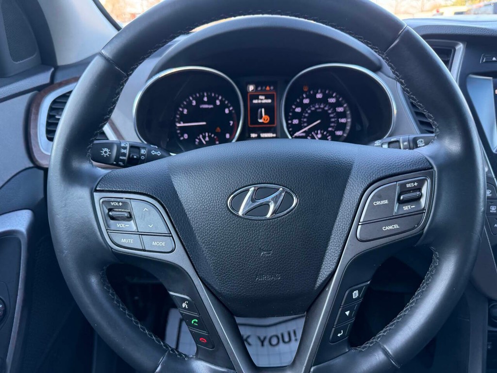 Hyundai Santa Fe Vehicle Full-screen Gallery Image 25