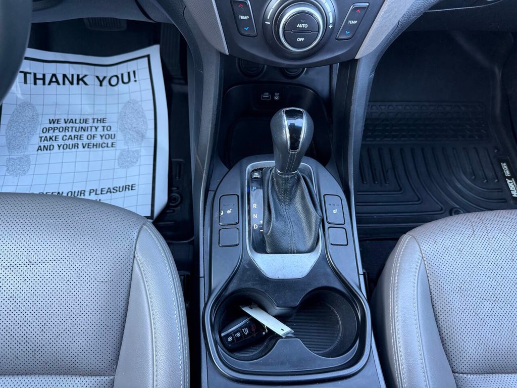 Hyundai Santa Fe Vehicle Full-screen Gallery Image 30