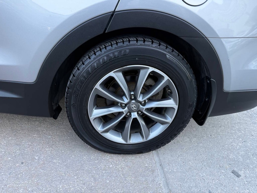 Hyundai Santa Fe Vehicle Full-screen Gallery Image 33