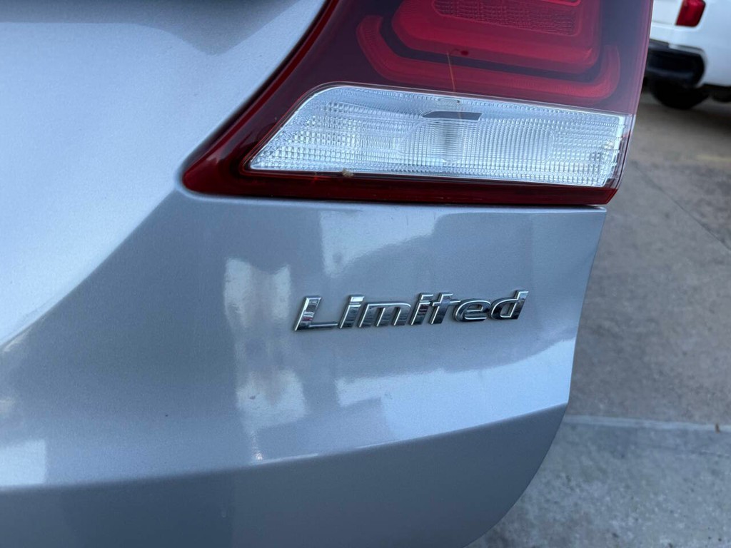 Hyundai Santa Fe Vehicle Full-screen Gallery Image 34