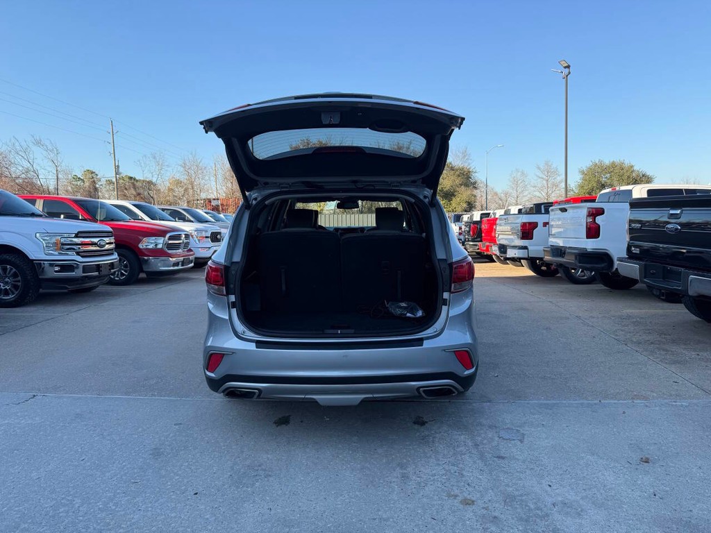 Hyundai Santa Fe Vehicle Full-screen Gallery Image 35
