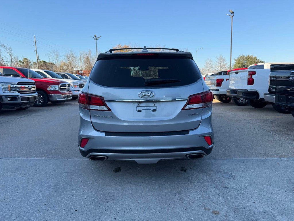 Hyundai Santa Fe Vehicle Full-screen Gallery Image 36