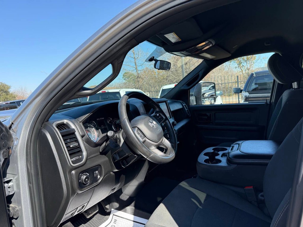 Ram 2500 Vehicle Full-screen Gallery Image 06