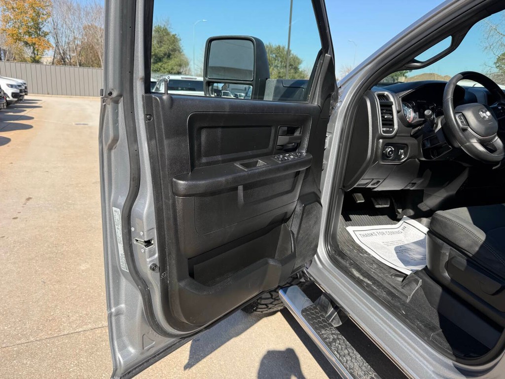 Ram 2500 Vehicle Full-screen Gallery Image 08