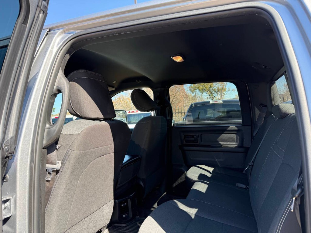 Ram 2500 Vehicle Full-screen Gallery Image 12