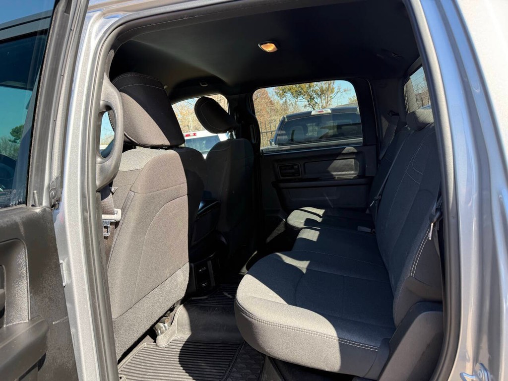 Ram 2500 Vehicle Full-screen Gallery Image 13