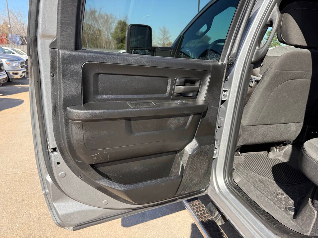 Ram 2500 Vehicle Full-screen Gallery Image 14